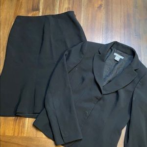 Ann Taylor Blazer/Skirt set (Size2)